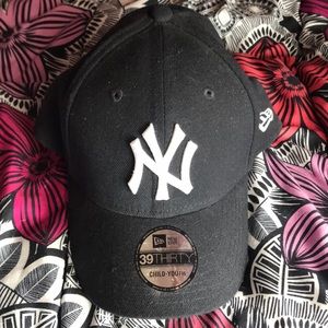 NY Yankees navy fitted hat
